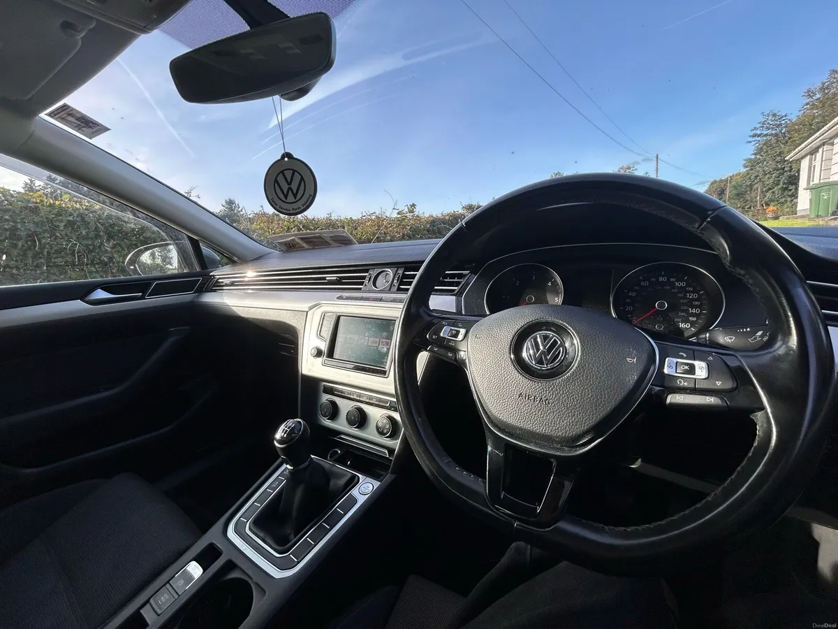 Volkswagen Passat - Image 3
