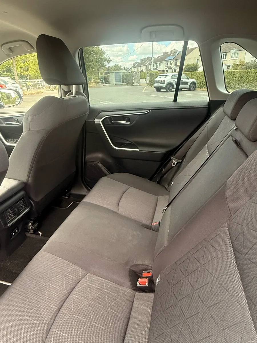 Toyota RAV4 2.5 Hybrid Sol - Image 6