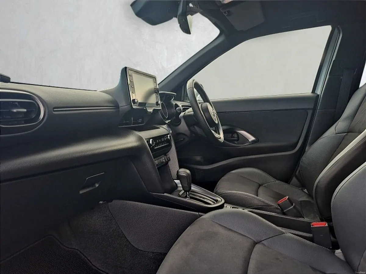 Toyota Yaris Cross ** GR SPORT ** CONTRAST BLACK R - Image 6
