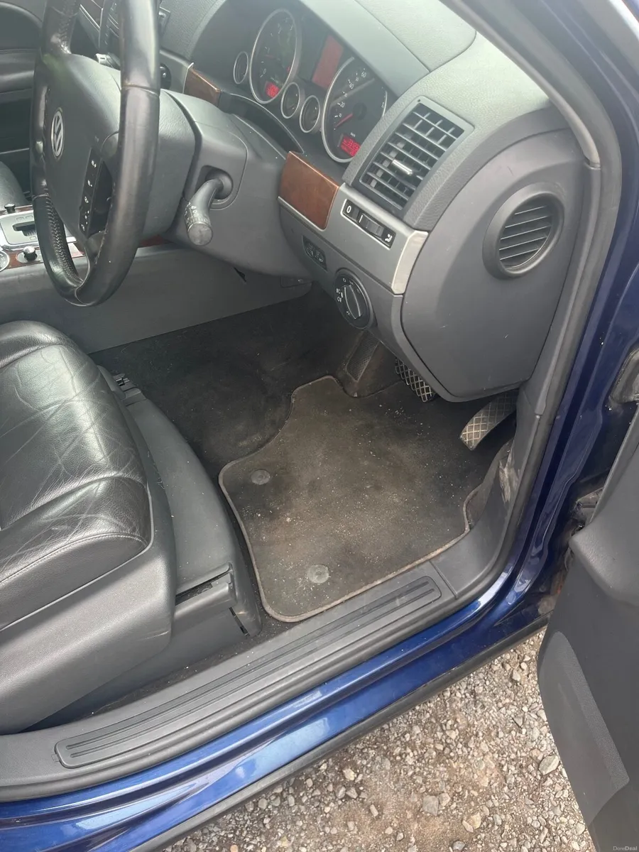 Volkswagen Touareg 2008 - Image 2