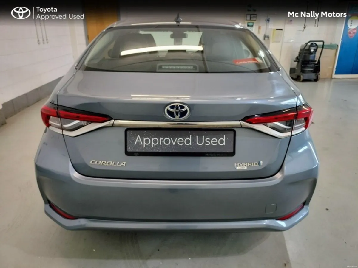 Toyota Corolla HYBRID LUNA SAL LEATHER SEATS CHROM - Image 4