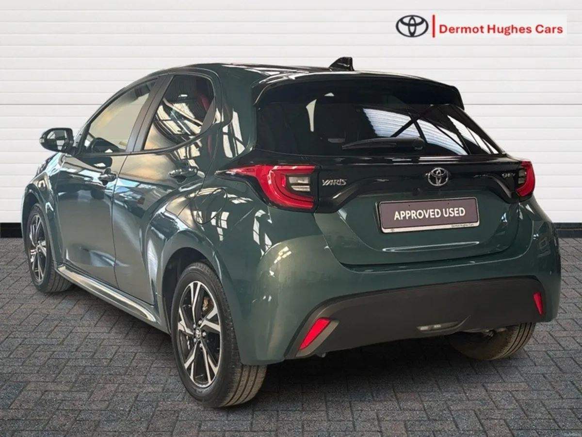 Toyota Yaris LUNA SPORT HYBRID AUTO - Image 2