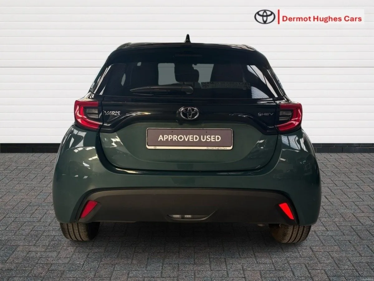 Toyota Yaris LUNA SPORT HYBRID AUTO - Image 4