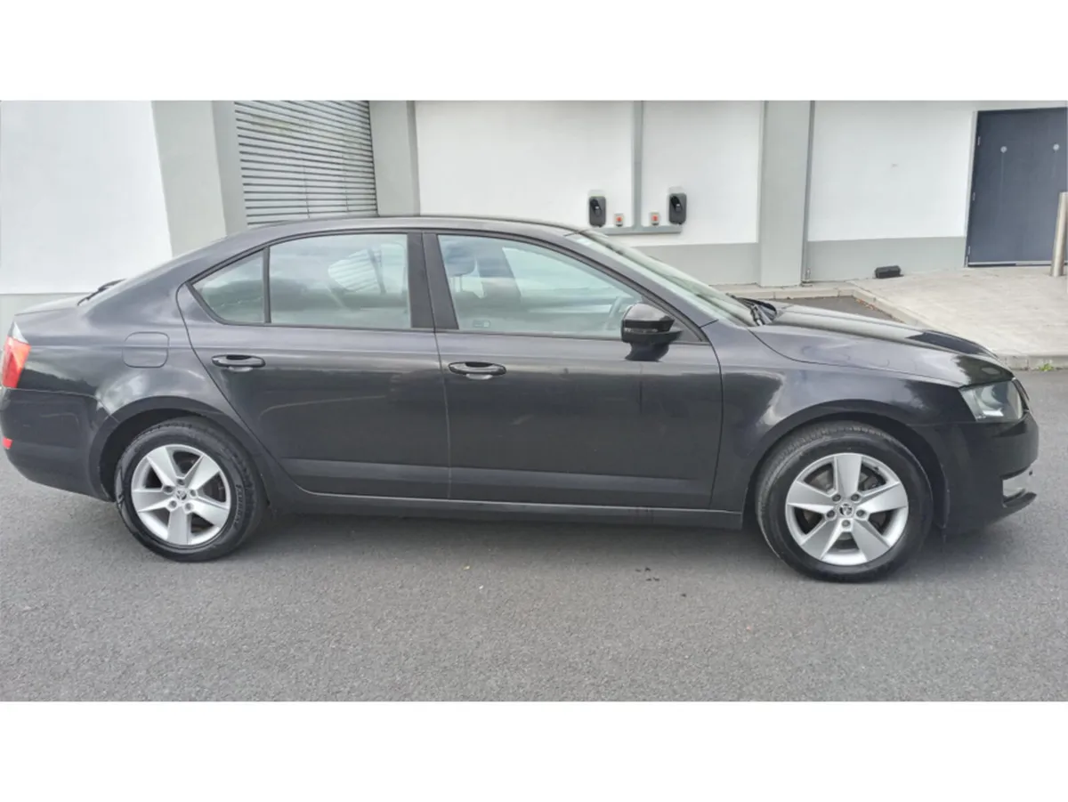 Skoda Octavia / 2013 / 1.6 DIESEL / MANUAL - Image 4
