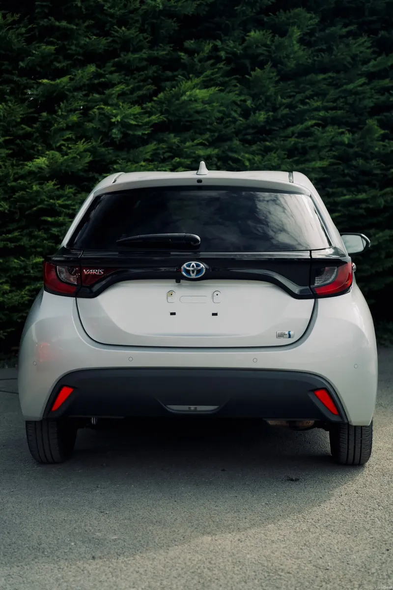Toyota Yaris 1.5 Hybrid 2022 | Stylish & Efficient - Image 6
