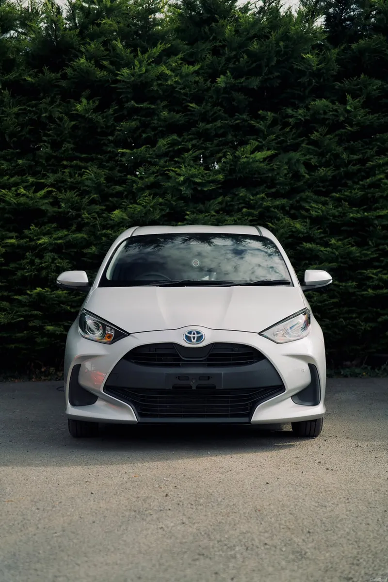 Toyota Yaris 1.5 Hybrid 2022 | Stylish & Efficient - Image 3