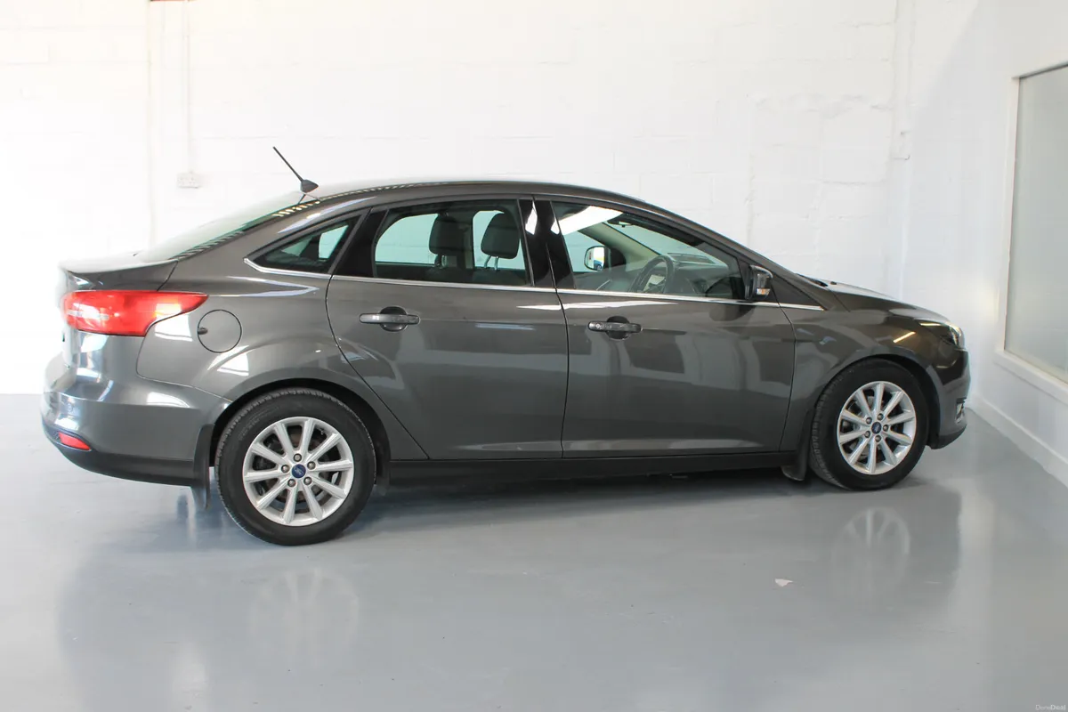 Ford Focus 2018 Titanium Automatic Finance arrange - Image 5