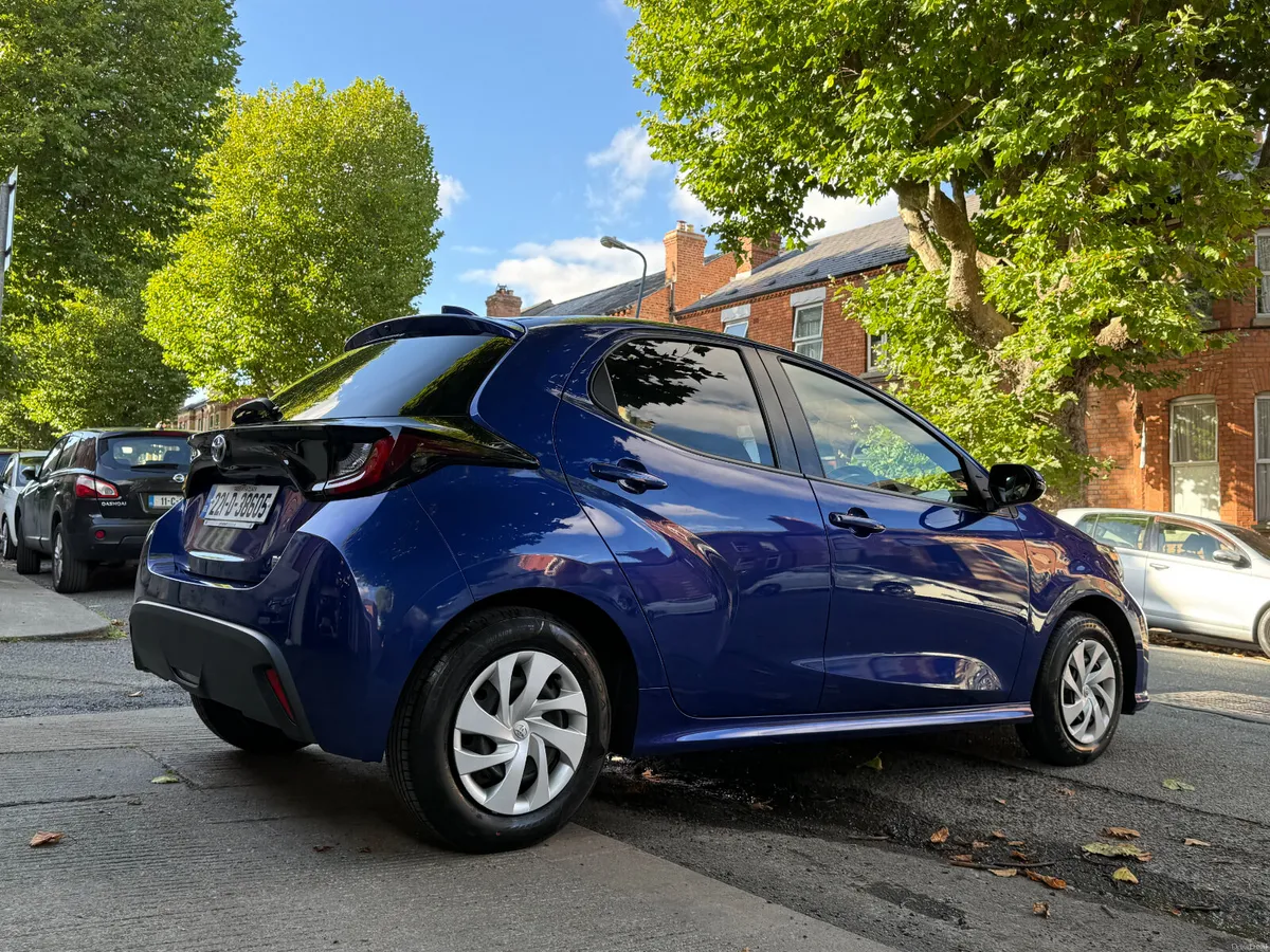 2022 Toyota Yaris, Hybrid Automatic, 84km, New Nct - Image 5