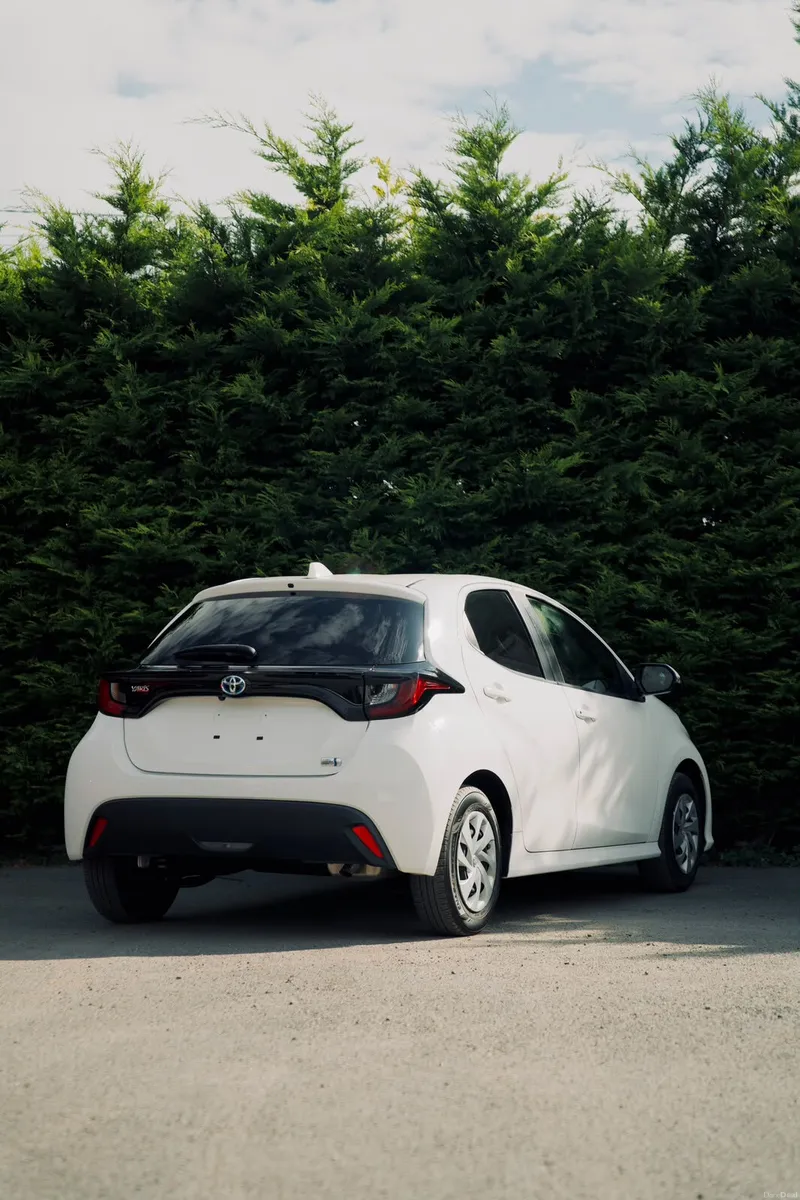 Toyota Yaris 1.5 Hybrid 2023 | Stylish & Efficient - Image 5