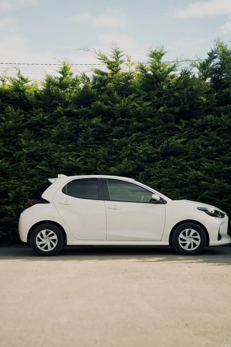 Toyota Yaris 1.5 Hybrid 2023 | Stylish & Efficient - Image 4