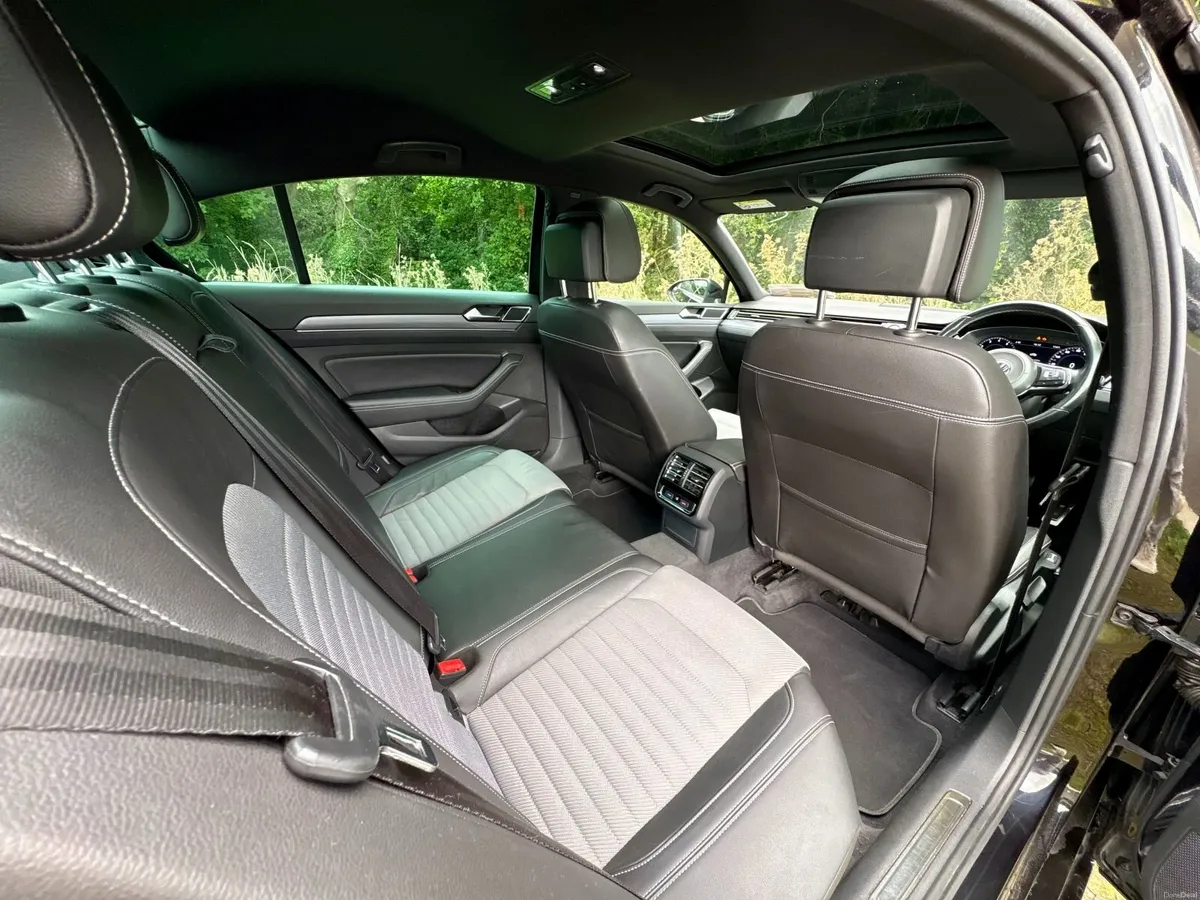 Volkswagen Passat 2018 R-Line AUTOMATIC - Image 3