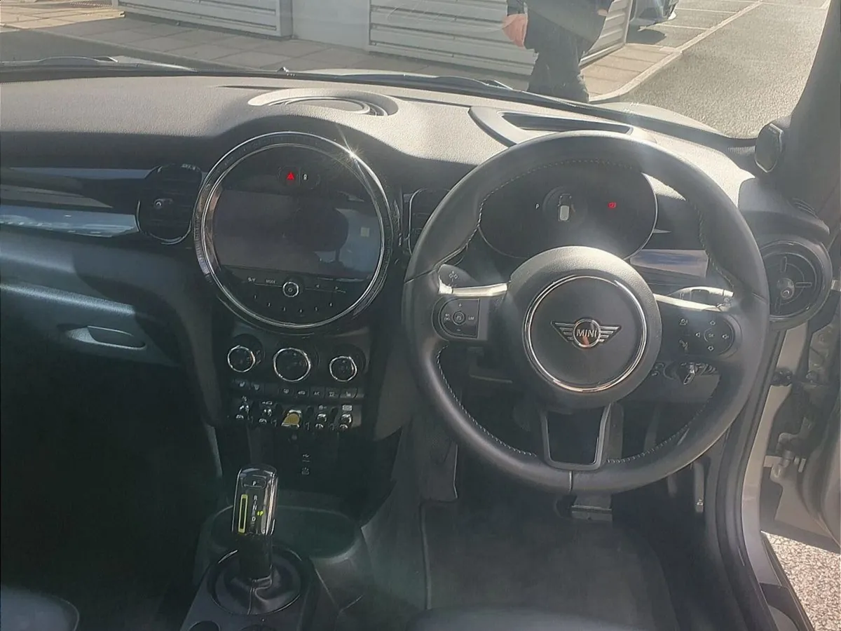 Mini Cooper Cooper E - Image 6