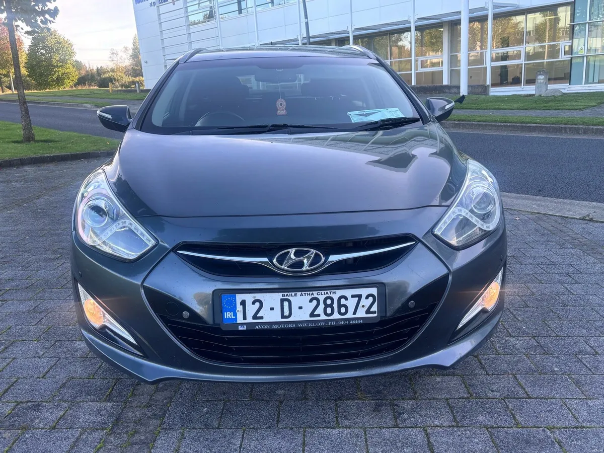 12 Hyundai i40 1.7 Executive nct & tax - Image 2