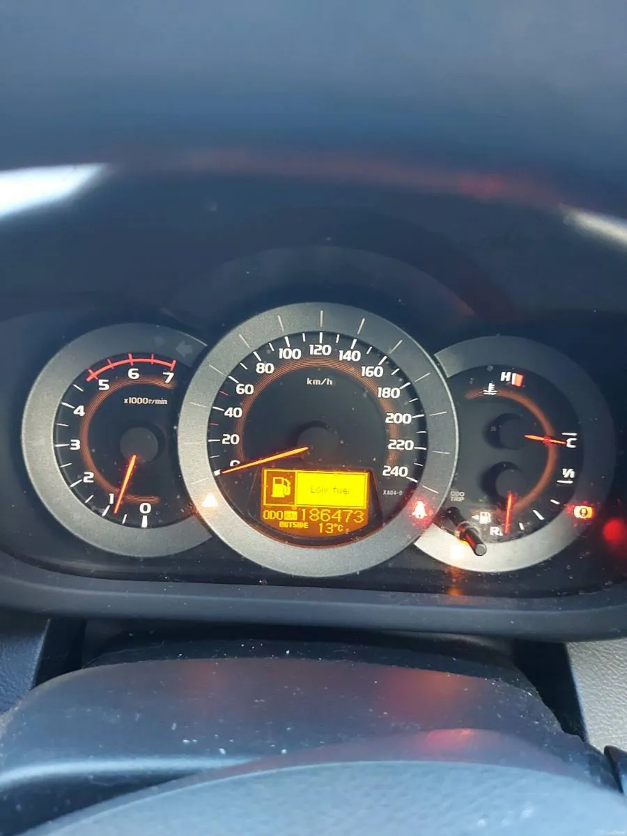 Toyota RAV4 2012 - Image 2