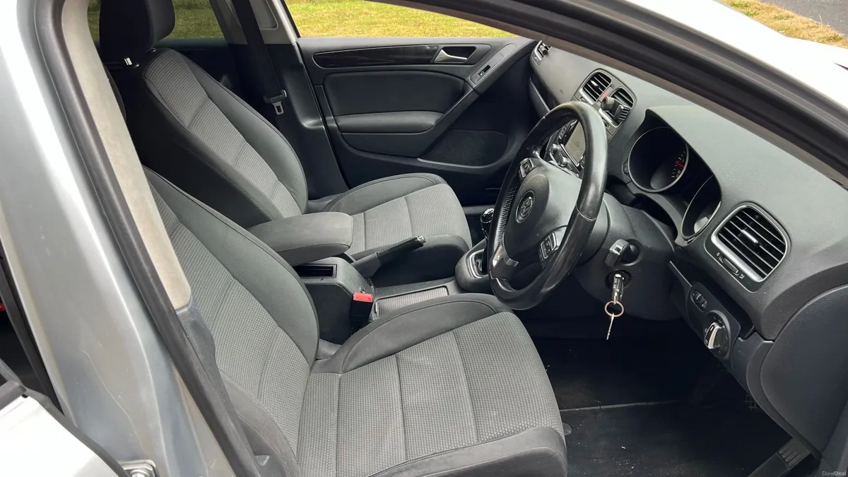 Volkswagen Golf 2010 - Image 5