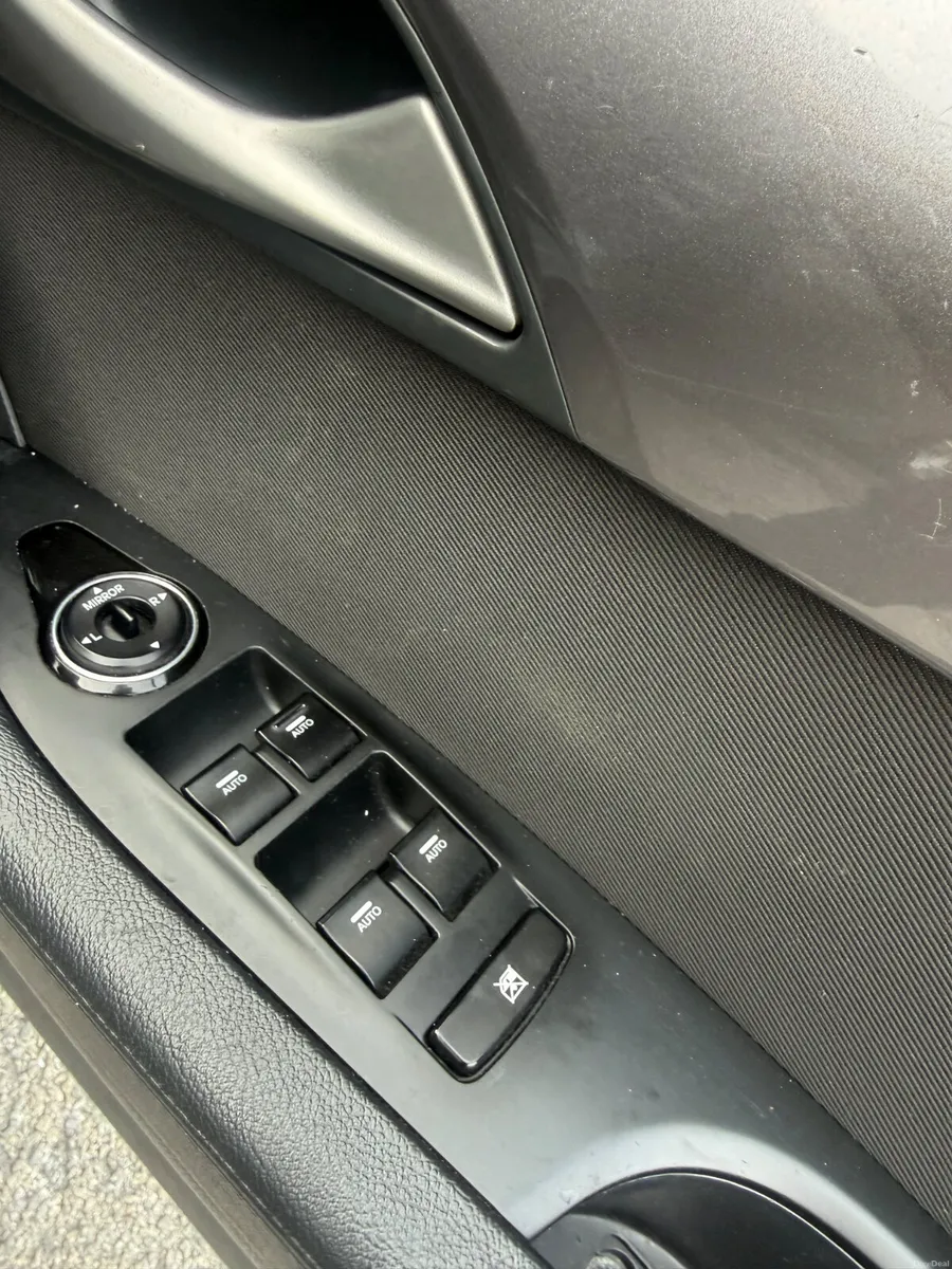HYUNDAI  i40  ESTATE - Image 4