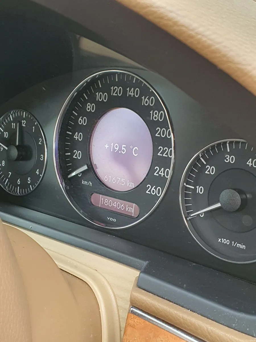 2009 Mercedes-Benz E-200 Kompressor - Image 5