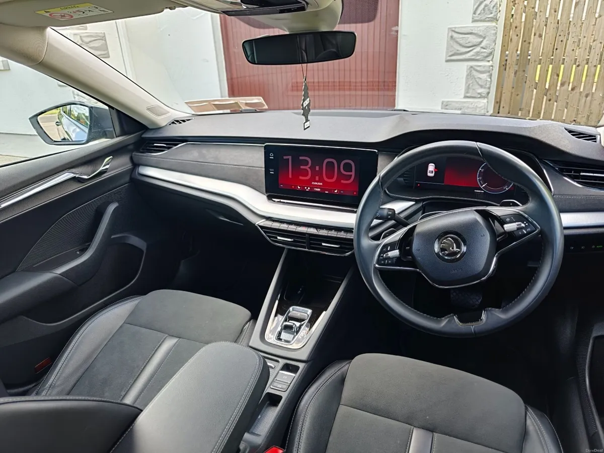 Skoda Octavia 2023 (Automatic, SATNAV, Android) - Image 4