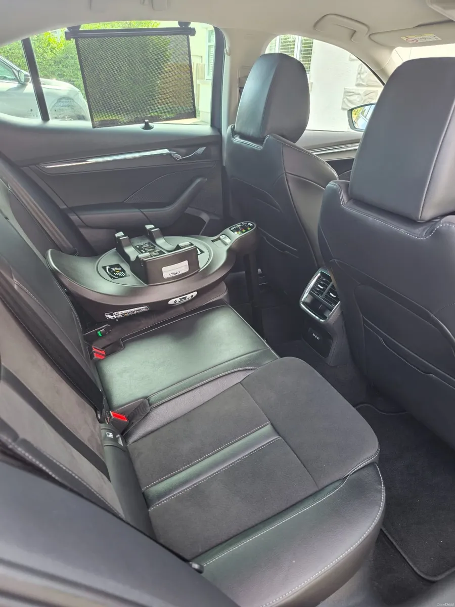 Skoda Octavia 2023 (Automatic, SATNAV, Android) - Image 6