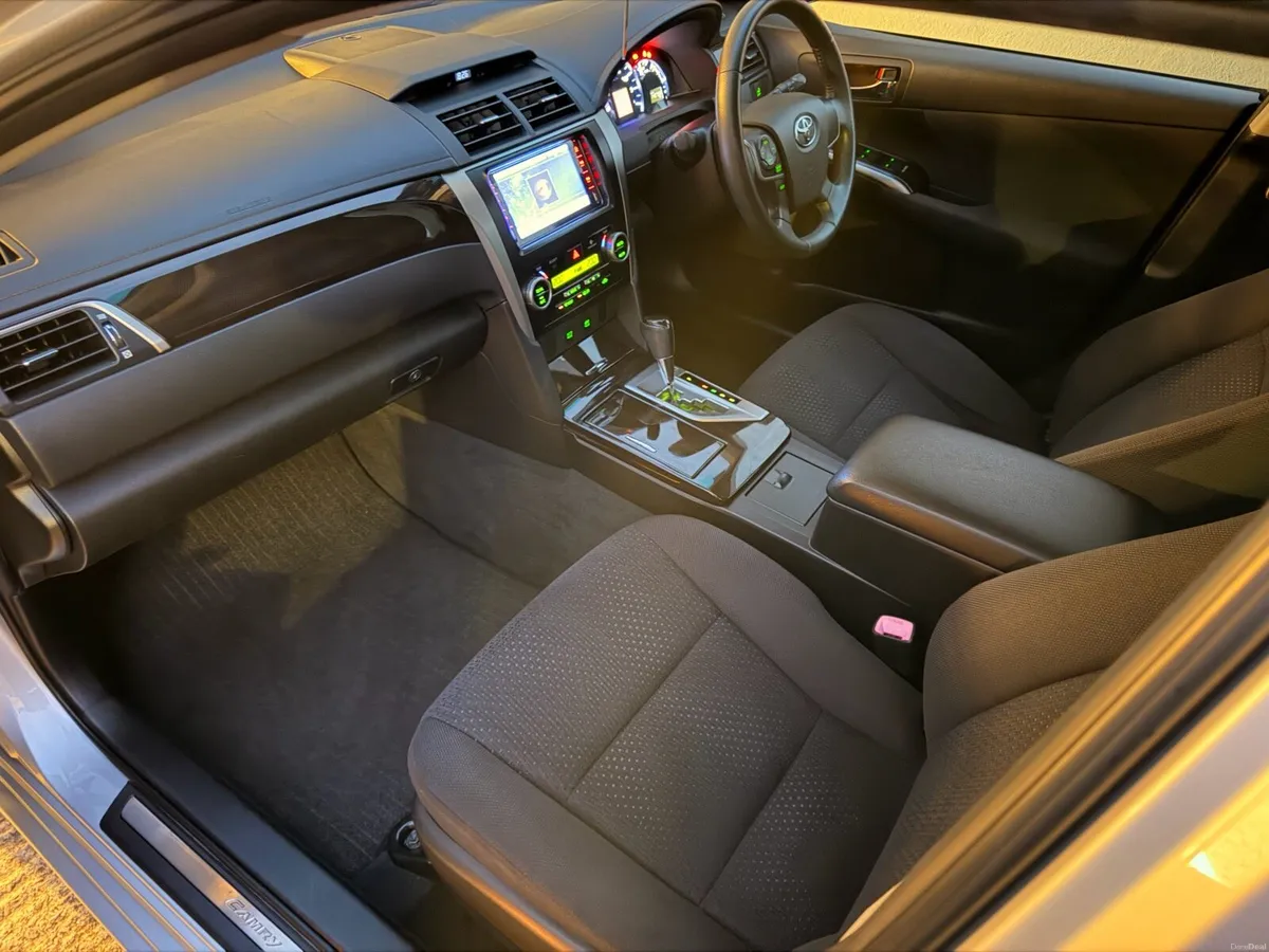 Toyota Camry Hybrid LOOK 👀 - Image 6
