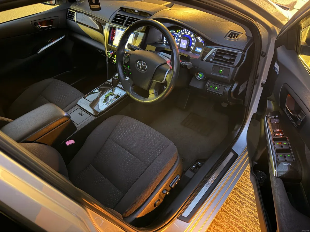 Toyota Camry Hybrid LOOK 👀 - Image 4