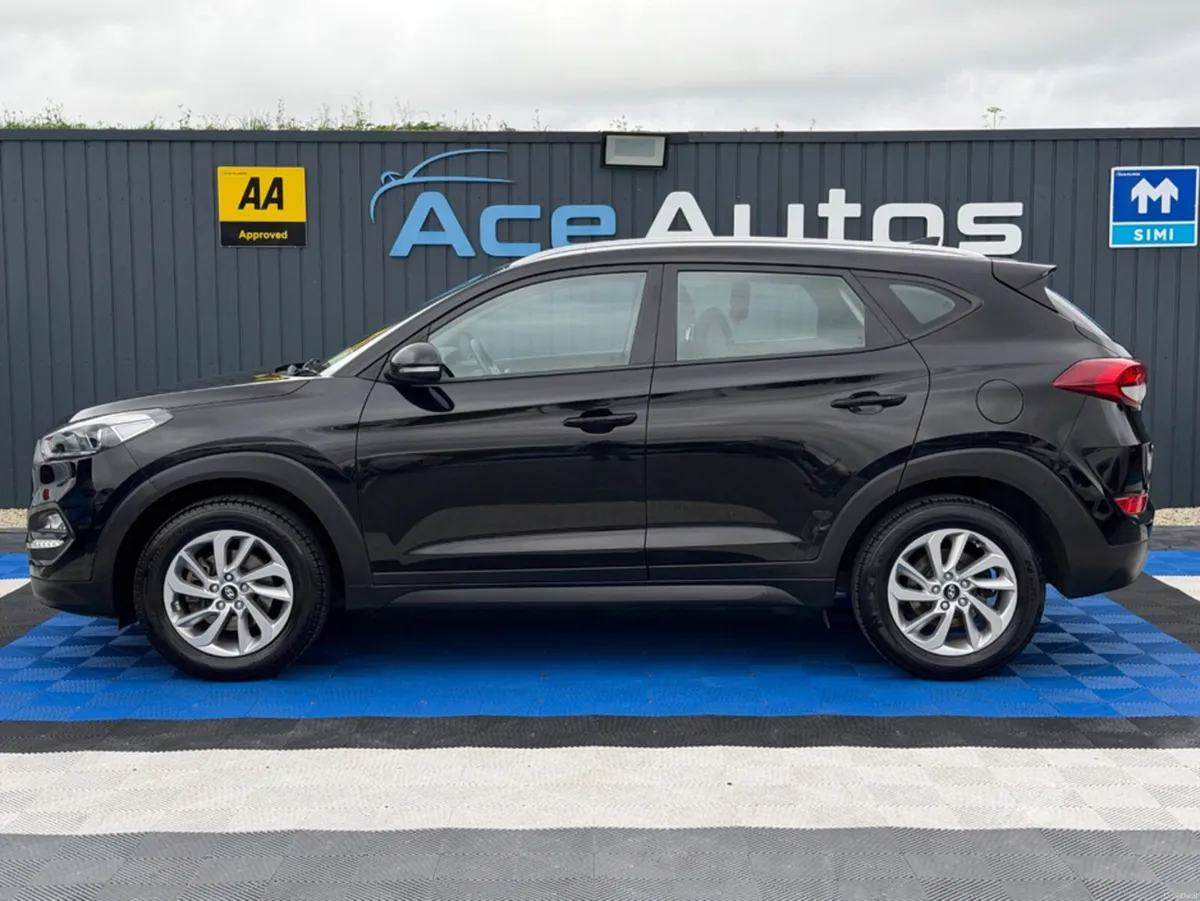 Hyundai Tucson COMFORT - 1.7L DIESEL - MANUAL - 12 - Image 4