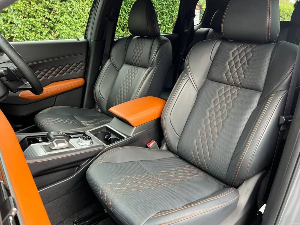 Mitsubishi Outlander 7-SEATER 2.4 HYBRID AUTO // B - Image 6