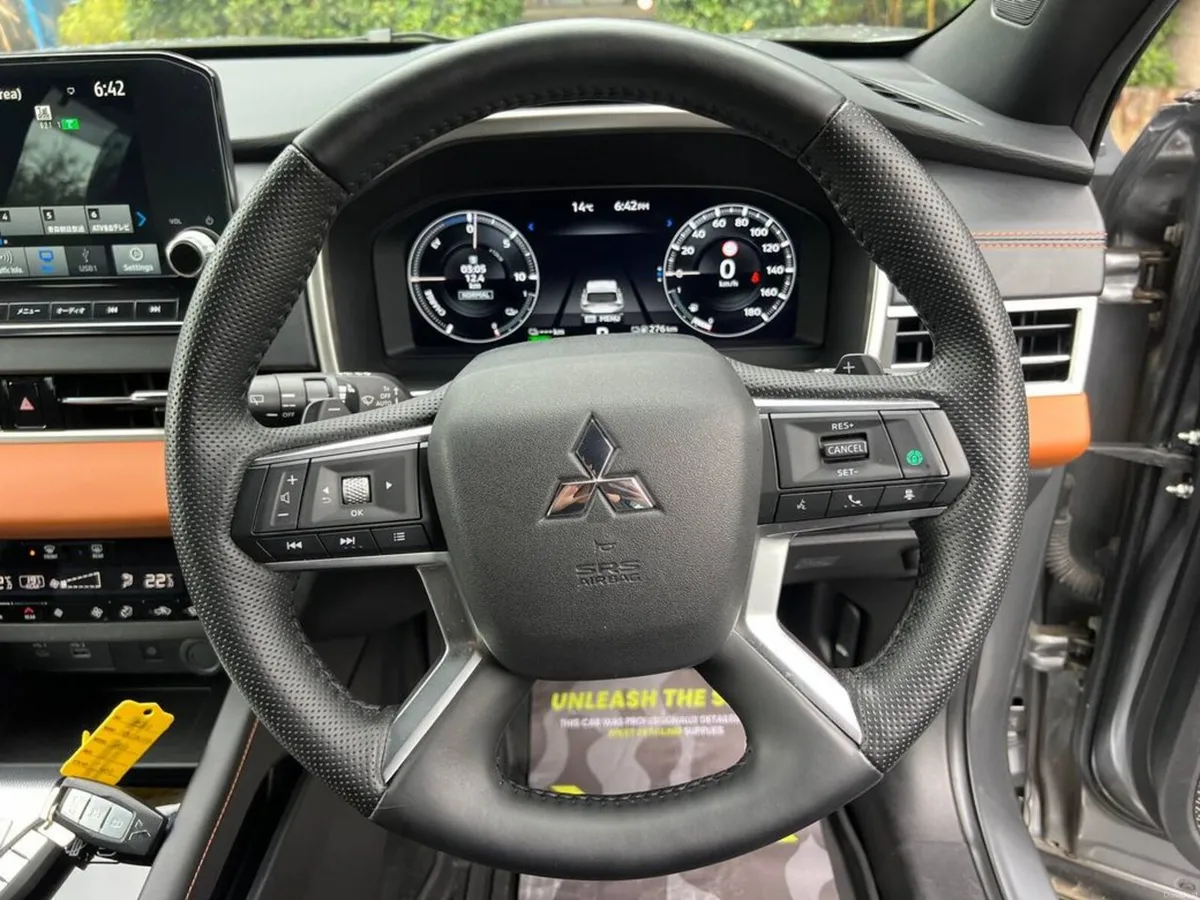 Mitsubishi Outlander 7-SEATER 2.4 HYBRID AUTO // B - Image 4