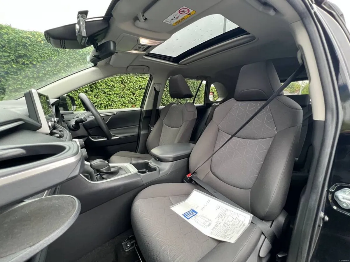Toyota RAV4 2.5 HYBRID AUTO // APPLE CARPLAY/ANDRO - Image 2