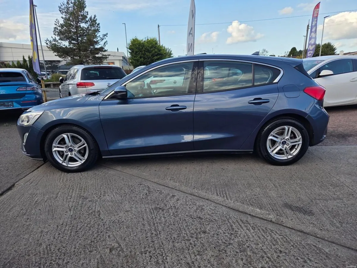 Ford Focus Zetec 120PS 5DR - Image 5