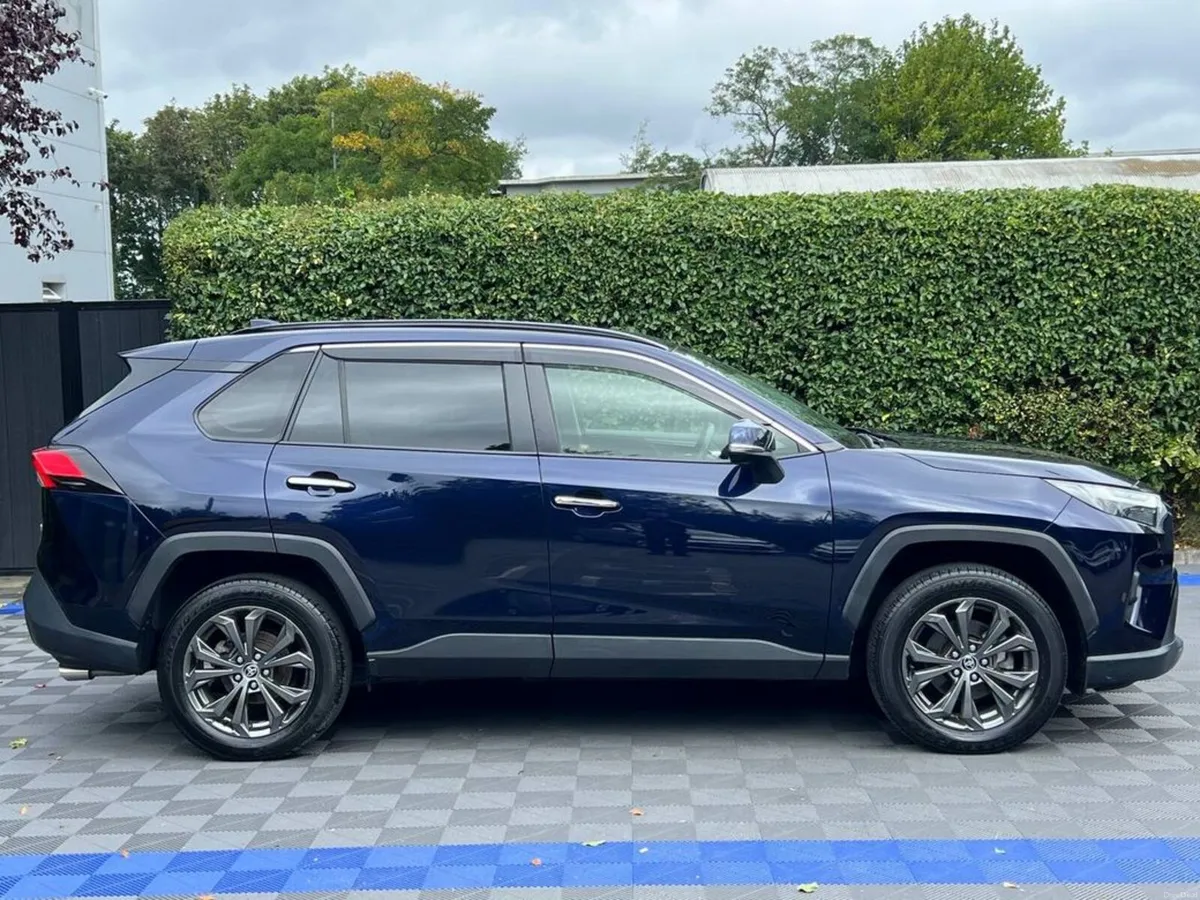 Toyota RAV4 G-SPEC 2.5 HYBRID AWD AUTO // LEATHER - Image 2