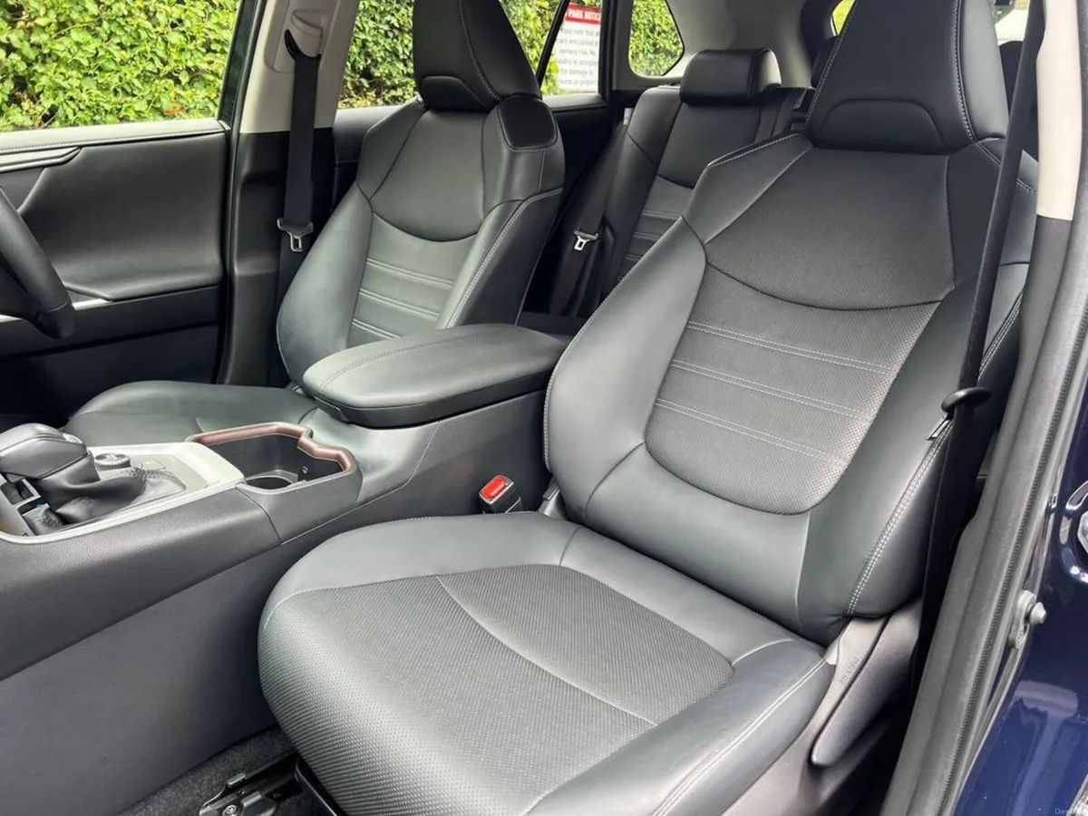 Toyota RAV4 G-SPEC 2.5 HYBRID AWD AUTO // LEATHER - Image 6