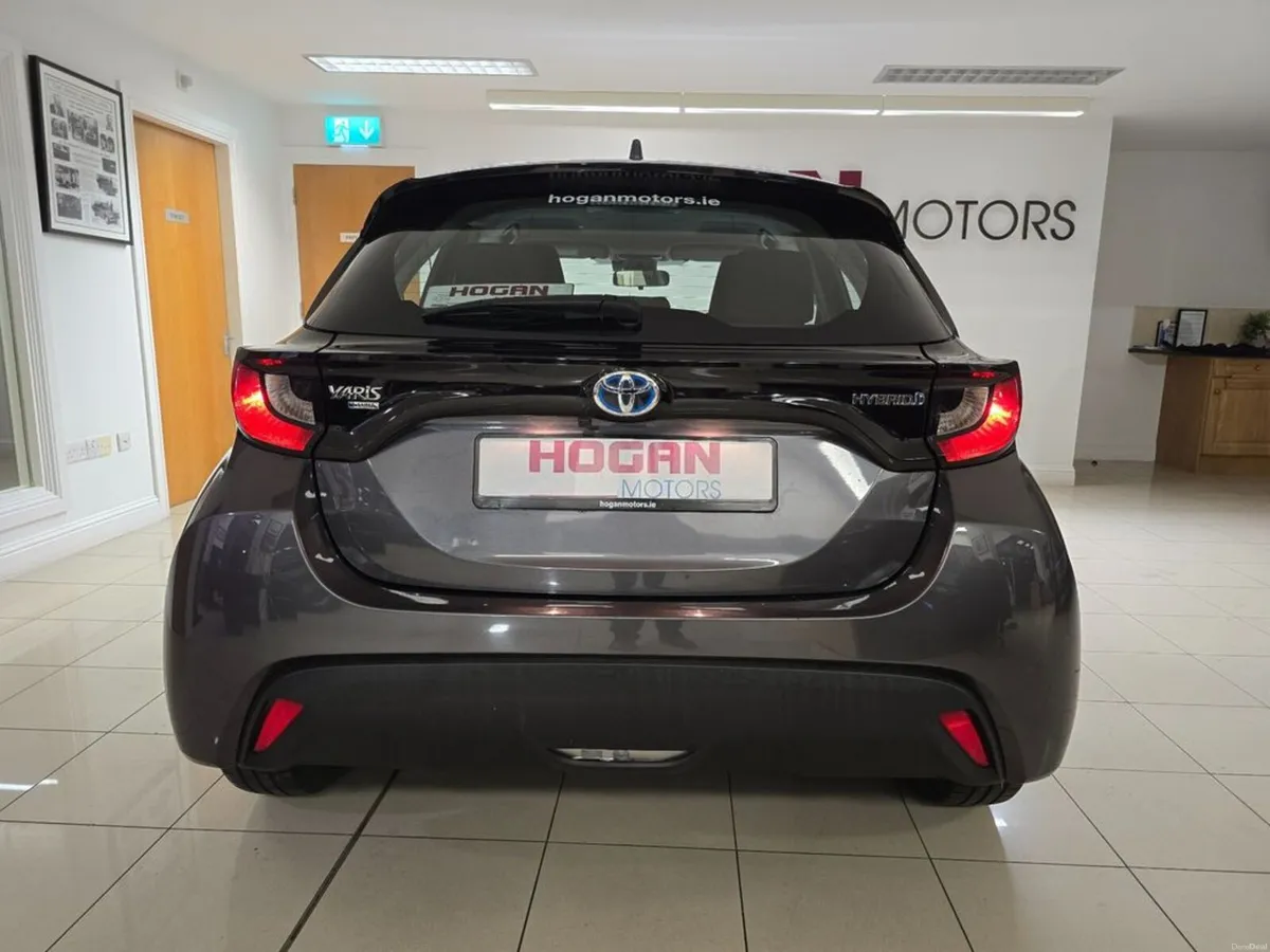 Toyota Yaris Hybrid Luna New Generation Automatic - Image 5