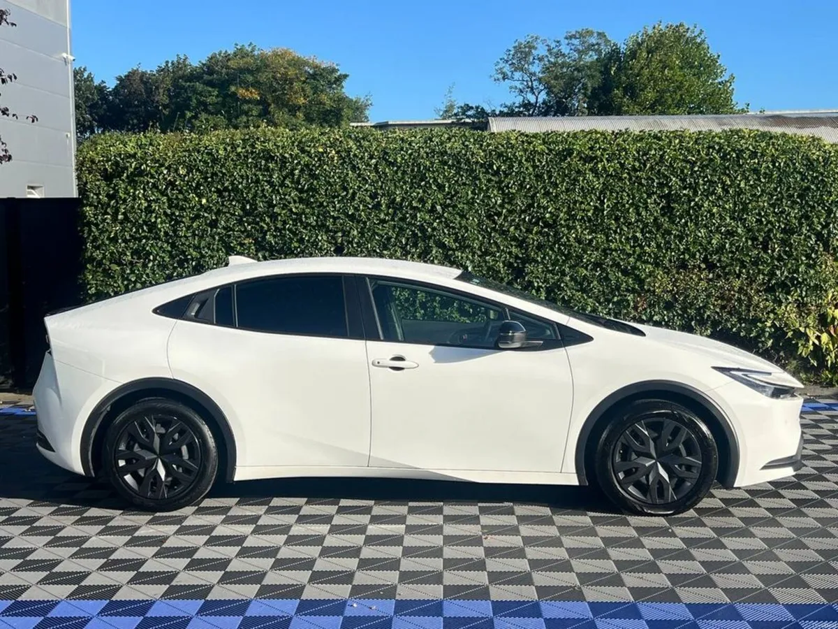 Toyota Prius 1.8 HYBRID AUTO // SERVICE HISTORY // - Image 2