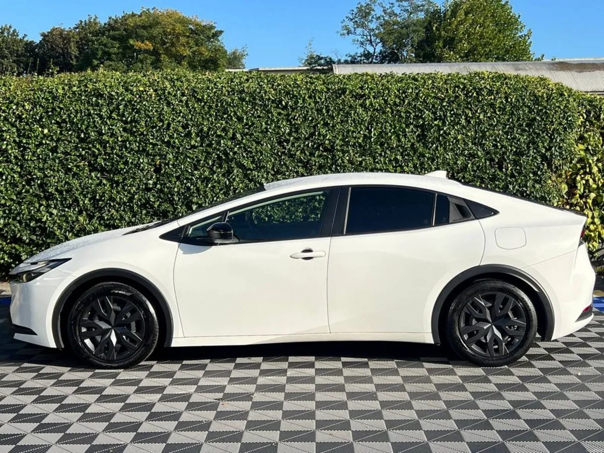 Toyota Prius 1.8 HYBRID AUTO // SERVICE HISTORY // - Image 3