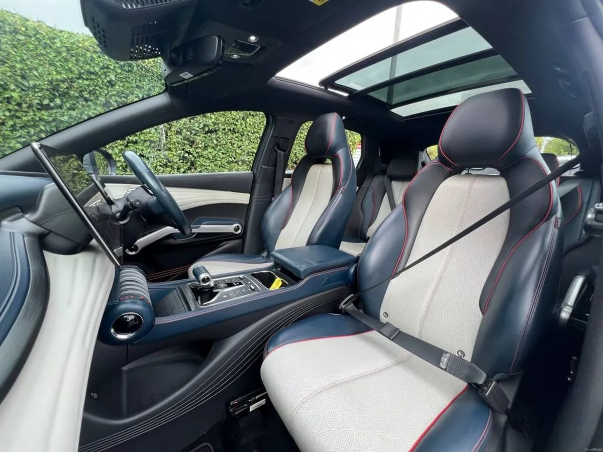 BYD ATTO 3 DESIGN // OPENING PAN ROOF // APPLE CAR - Image 2