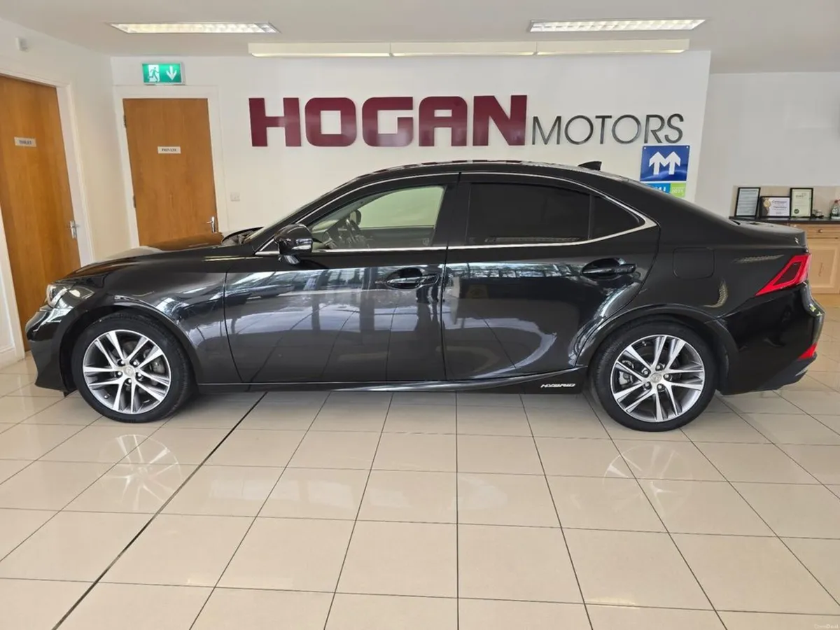 Lexus IS Hybrid Premium Automatic Saloon - Image 4