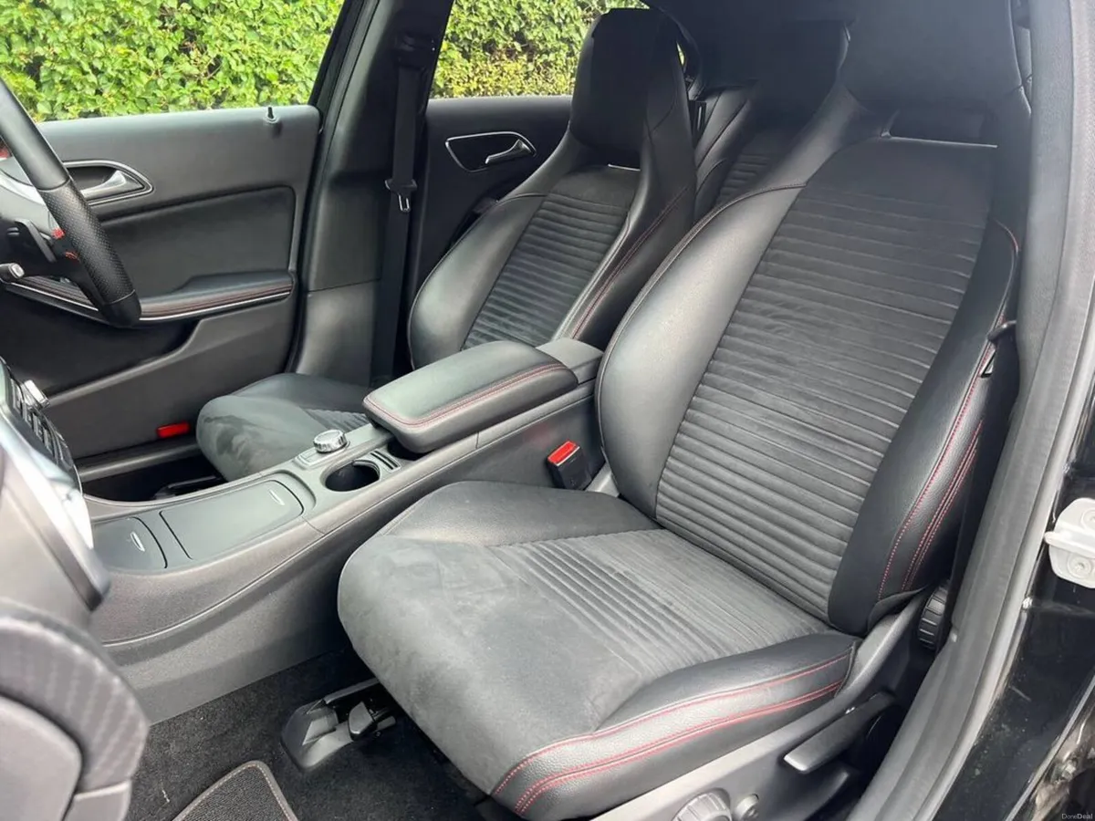 Mercedes-Benz A-Class A180 AMG-LINE 1.6 AUTO // CR - Image 6