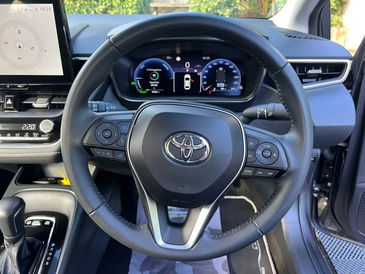 Toyota Corolla LUNA 1.8 HYBRID AUTO // LOW MILEAGE - Image 4