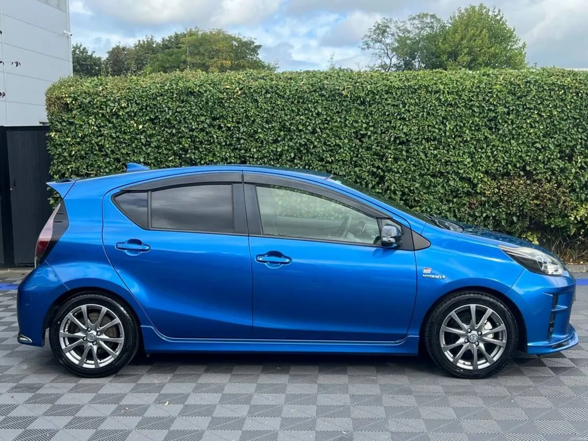 Toyota Aqua GR-SPORT 1.5 HYBRID AUTO // CRUISE CON - Image 2