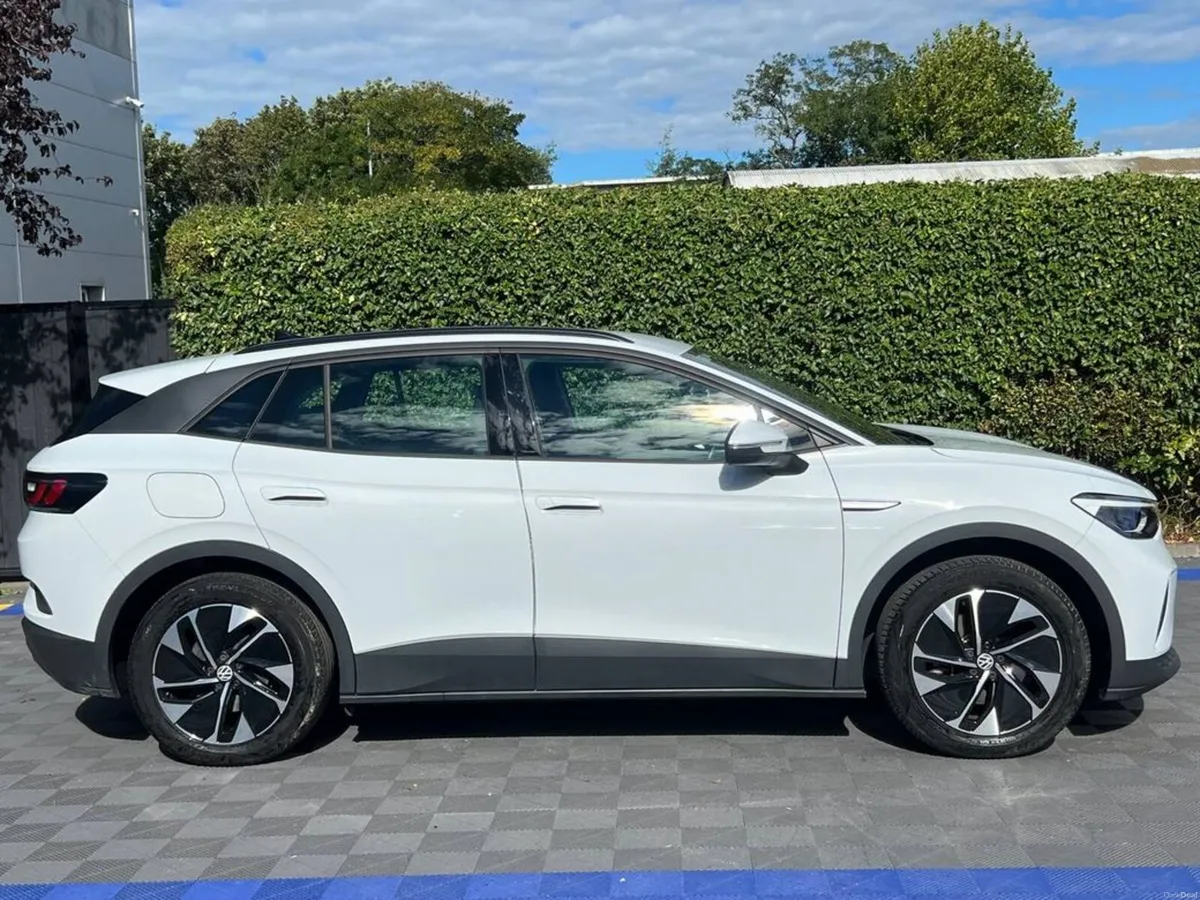 Volkswagen ID.4 PURE 52KWH // ADAPTIVE CRUISE CONT - Image 2
