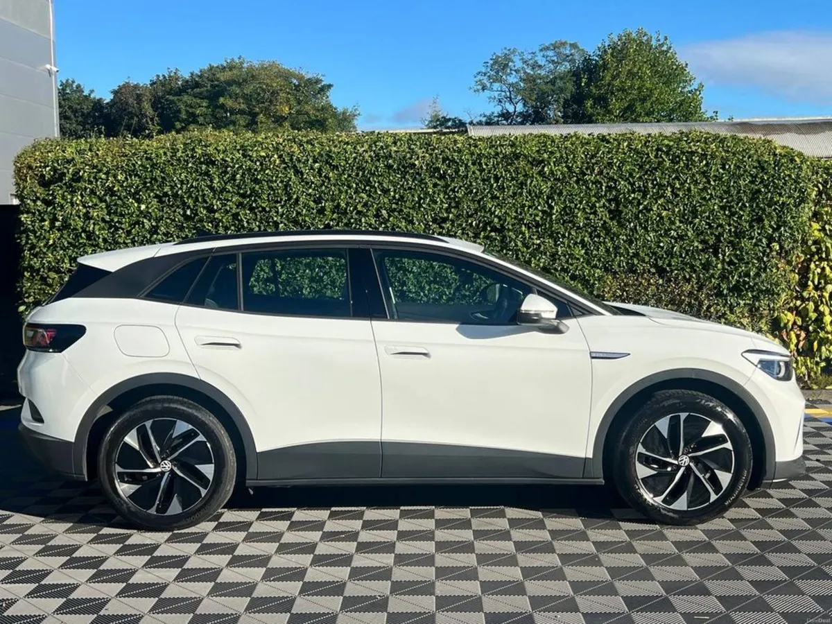 Volkswagen ID.4 PURE 52KWH // VERY LOW MILEAGE // - Image 2