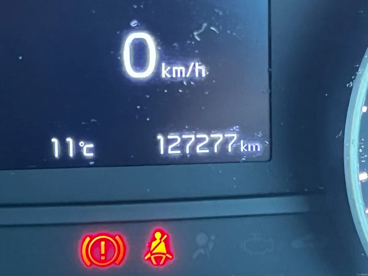 Kia Sportage 2019 low klms - Image 4