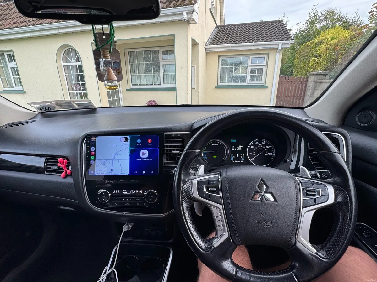 Outlander phev 4WD HYBRID - Image 2