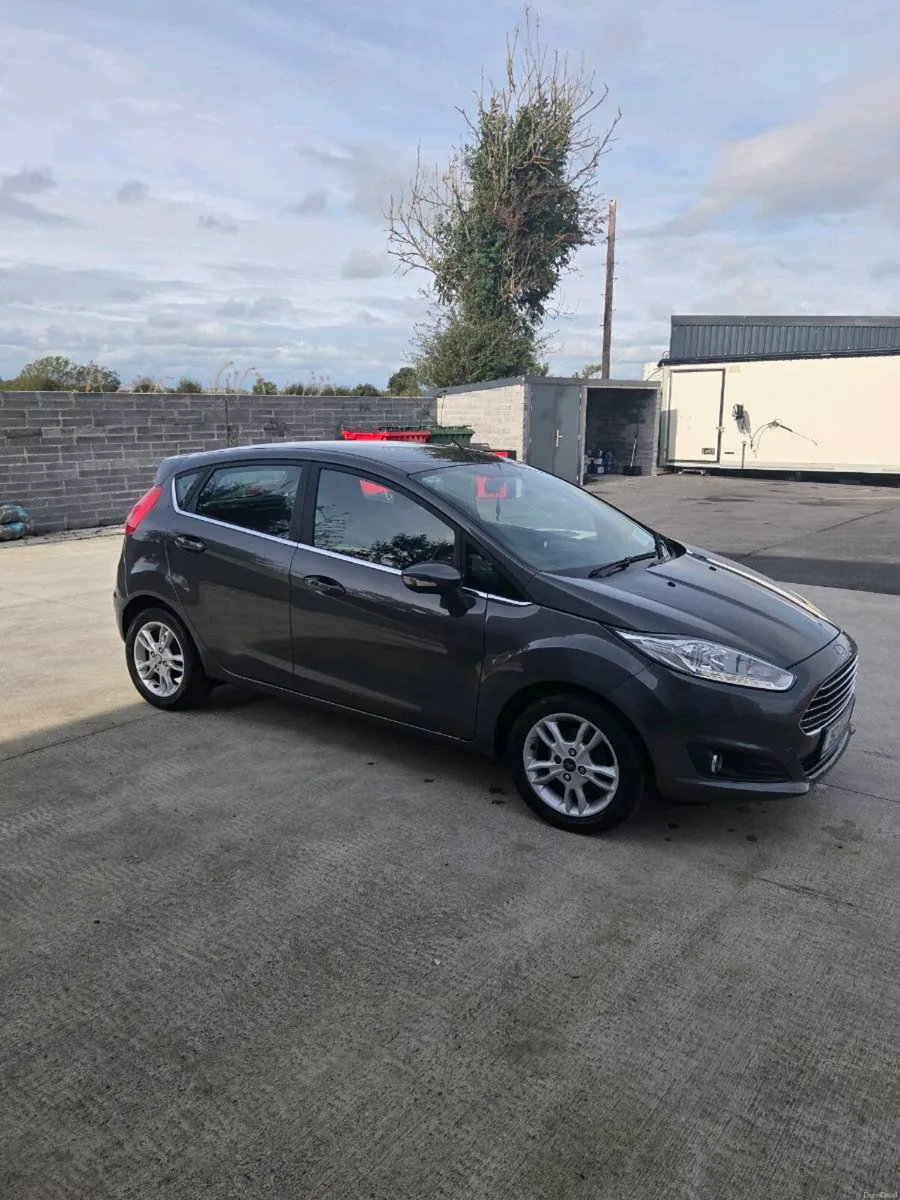 FORD FIESTA ZETEC - Image 4