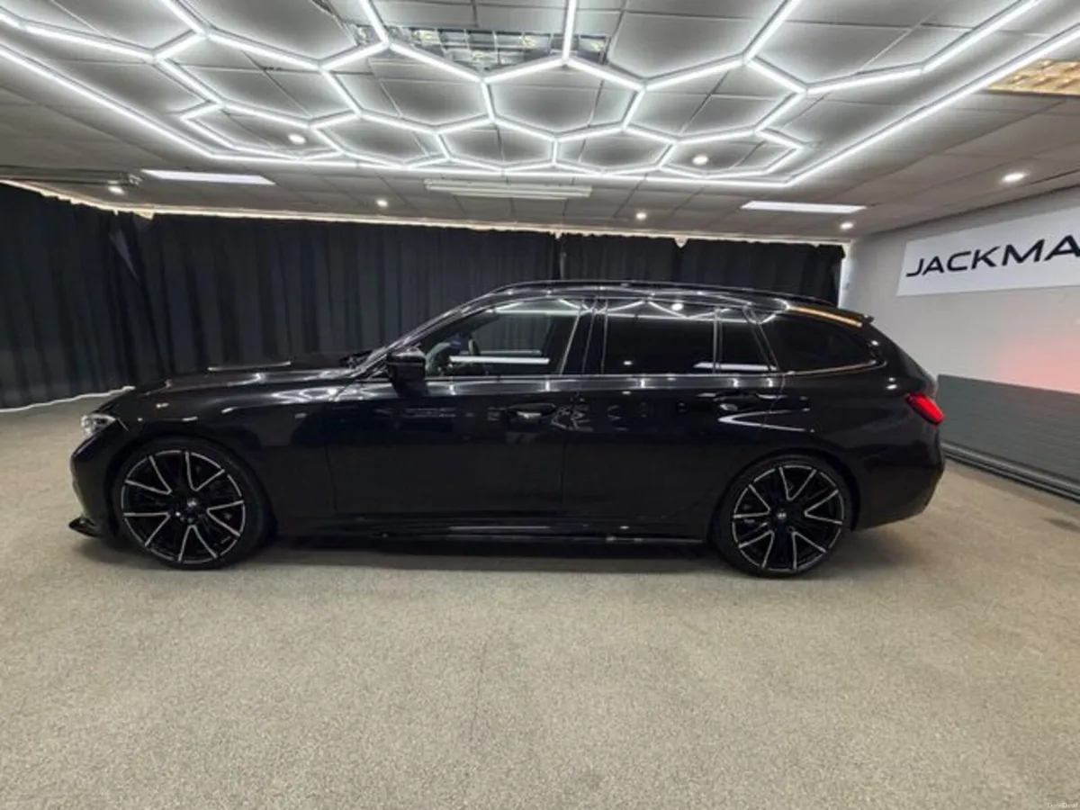 BMW 3-Series 320D Touring XDrive M Sport - Image 6