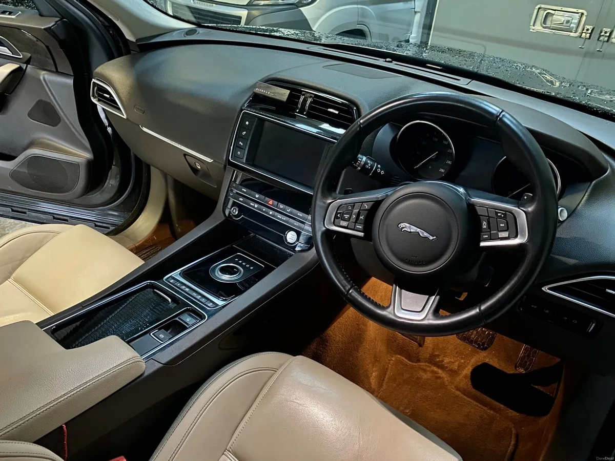 Jaguar F-Pace 2018 - Image 3