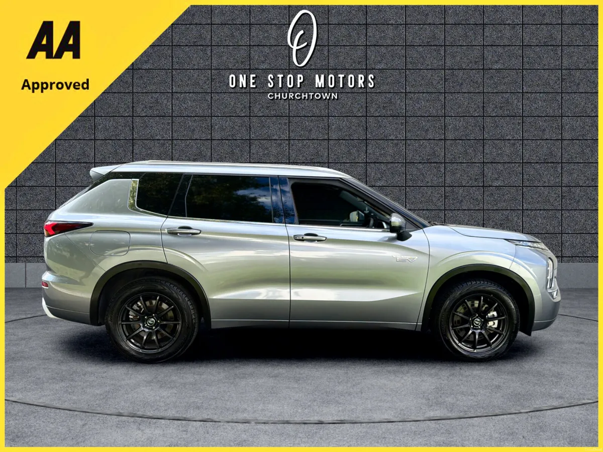 2023 Mitsubishi Outlander PHEV •MASSAGE+PANORAMIC• - Image 6