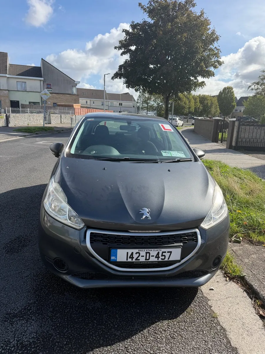 Peugot 208 - Image 2