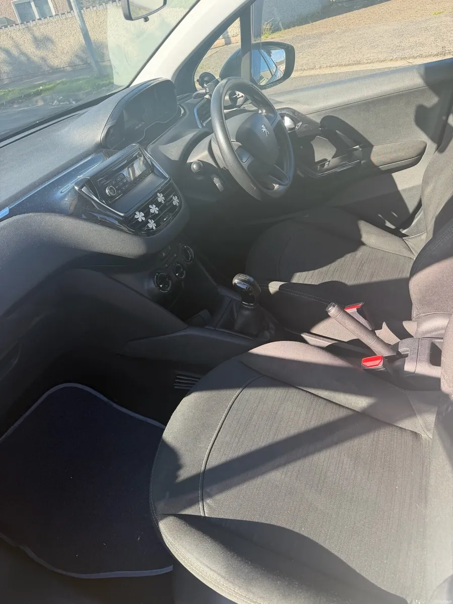 Peugot 208 - Image 4